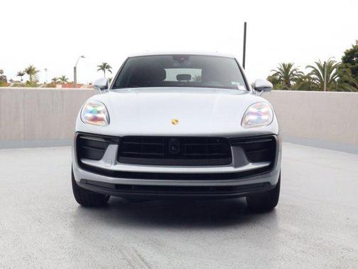 Dolomite Silver Metallic 2026 Porsche Macan Macan