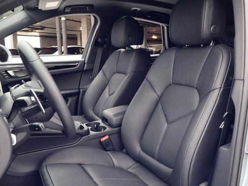 Dolomite Silver Metallic 2026 Porsche Macan Macan