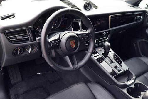 2025 Porsche Macan AWD