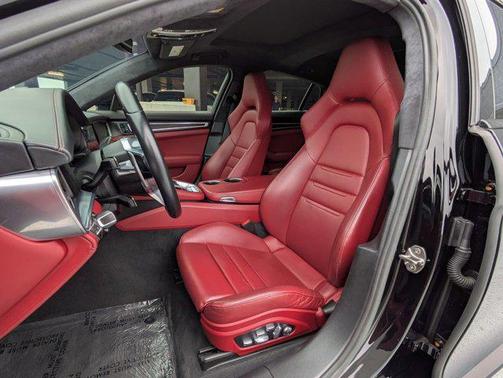2019 Porsche Panamera GTS
