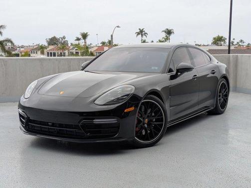 2019 Porsche Panamera GTS