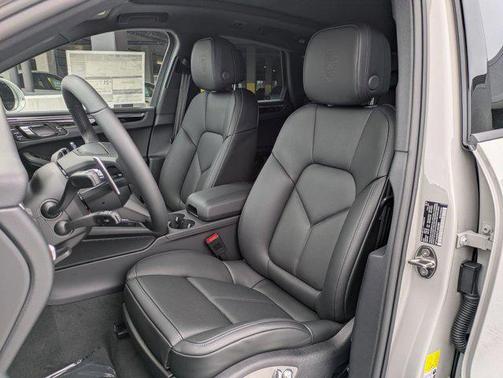 2026 Porsche Macan AWD