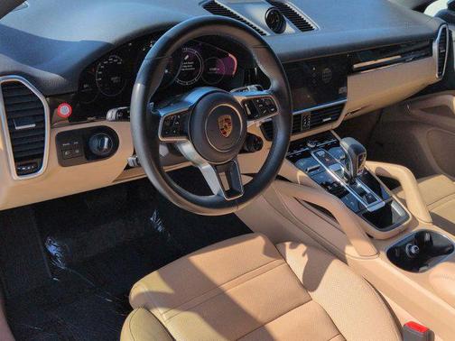 2023 Porsche Cayenne Platinum Edition