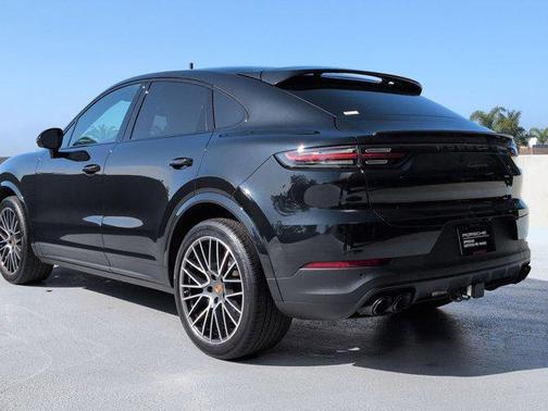 2023 Porsche Cayenne Platinum Edition
