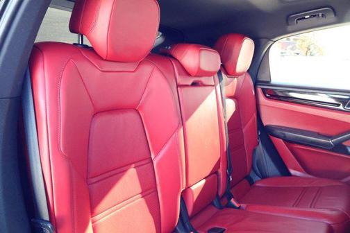 2022 Porsche Cayenne Platinum Edition