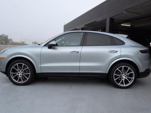 2022 Porsche Cayenne Platinum Edition