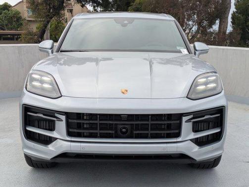2025 Porsche Cayenne AWD