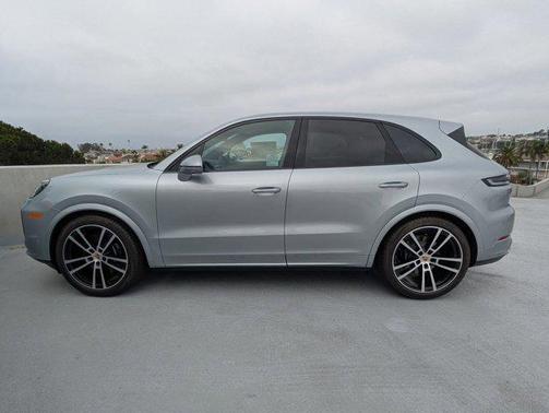 2025 Porsche Cayenne AWD