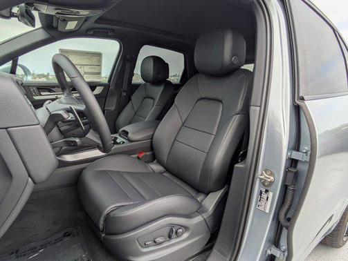 2025 Porsche Cayenne AWD