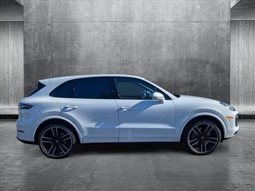 2023 Porsche Cayenne Platinum Edition