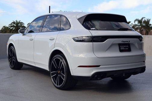 2023 Porsche Cayenne Platinum Edition