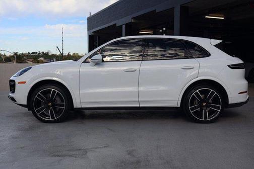 2023 Porsche Cayenne Platinum Edition