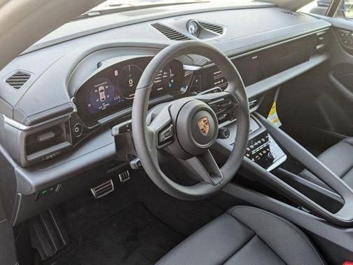 2025 Porsche Macan 4S
