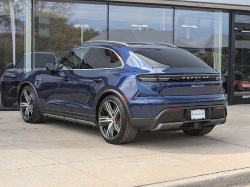 2025 Porsche Macan 4S