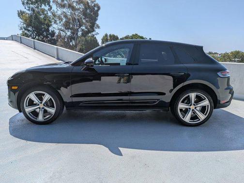 2025 Porsche Macan AWD