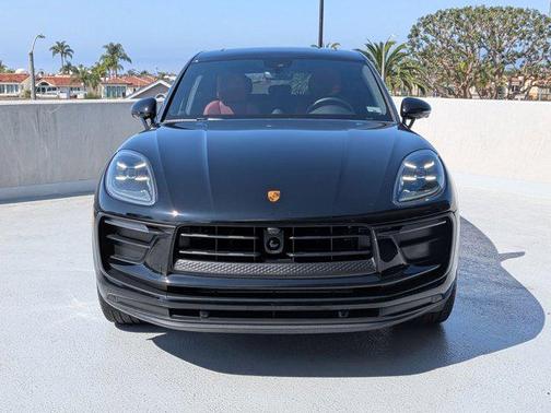 2025 Porsche Macan AWD