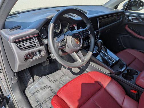 2025 Porsche Macan AWD
