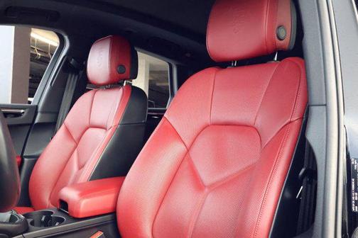 2025 Porsche Macan AWD