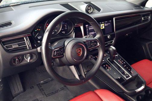 2025 Porsche Macan AWD