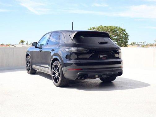2023 Porsche Cayenne Platinum Edition