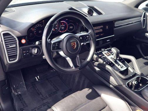 2023 Porsche Cayenne Platinum Edition