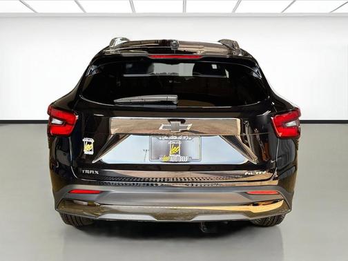 Mosaic Black Metallic 2026 Chevrolet Trax ACTIV