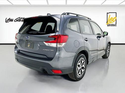Magnetite Gray Metallic 2023 Subaru Forester 2.5i Premium