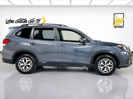 Magnetite Gray Metallic 2023 Subaru Forester 2.5i Premium