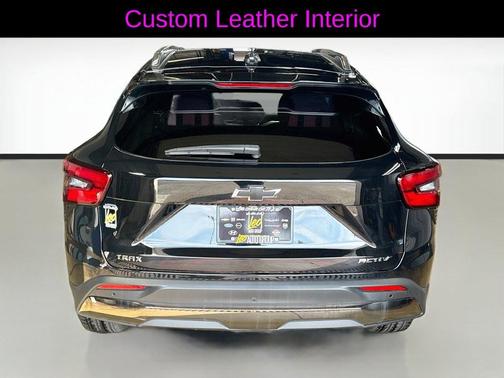 Mosaic Black Metallic 2026 Chevrolet Trax ACTIV