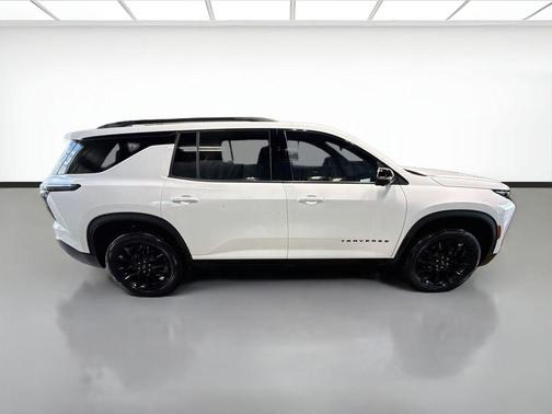Summit White 2024 Chevrolet Traverse LT