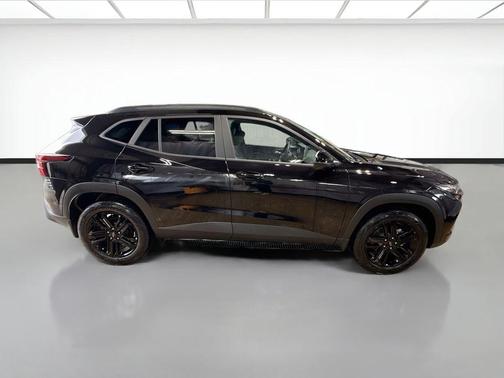 Mosaic Black Metallic 2026 Chevrolet Trax ACTIV