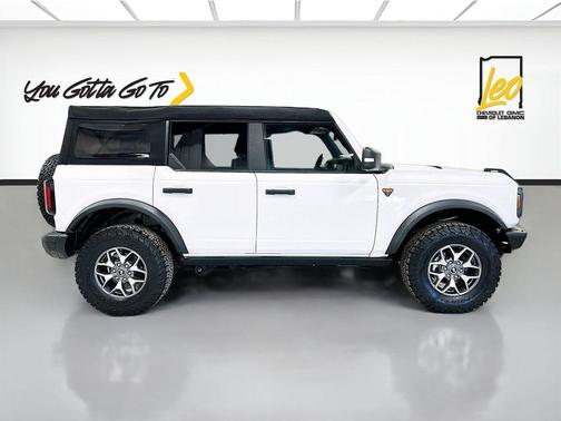 Oxford White 2024 Ford Bronco Badlands