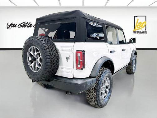 Oxford White 2024 Ford Bronco Badlands