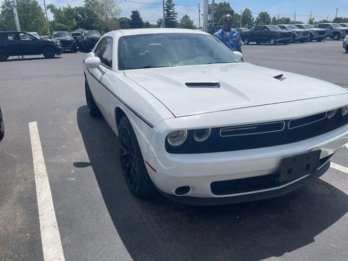 Bright White Clearcoat 2016 Dodge Challenger SXT