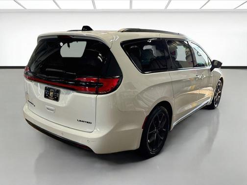 Bright White Clearcoat 2025 Chrysler Pacifica Limited