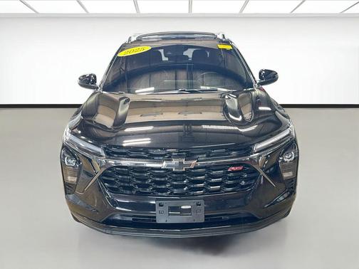 Mosaic Black Metallic 2025 Chevrolet Trax 2RS