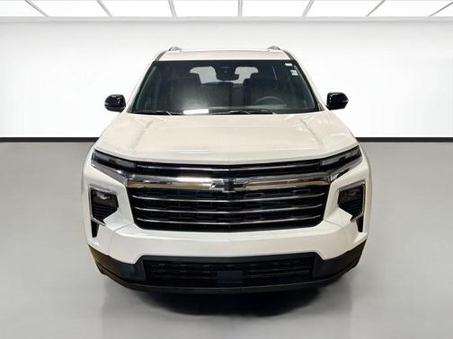 Summit White 2027 Chevrolet Traverse LT