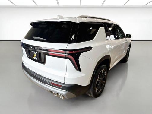 Summit White 2027 Chevrolet Traverse LT