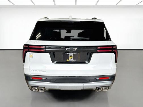 Summit White 2027 Chevrolet Traverse LT