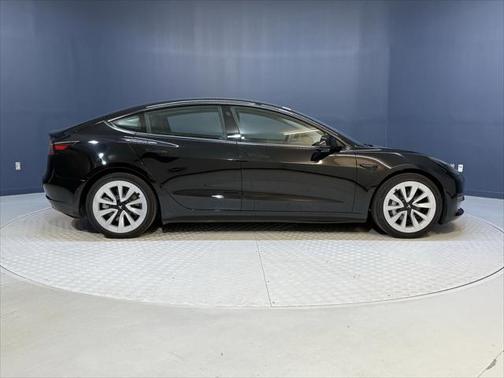 2022 Tesla Model 3 Standard Range