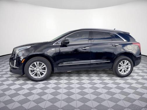 Stellar Black Metallic 2022 Cadillac XT5 Luxury
