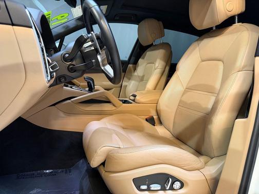 White 2019 Porsche Cayenne Cayenne