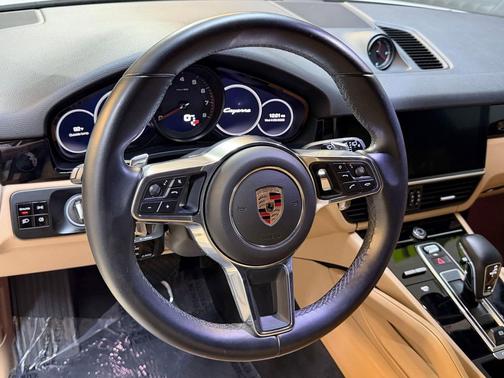 White 2019 Porsche Cayenne Cayenne