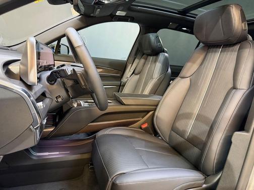 Argent Silver Metallic 2026 Cadillac VISTIQ Sport