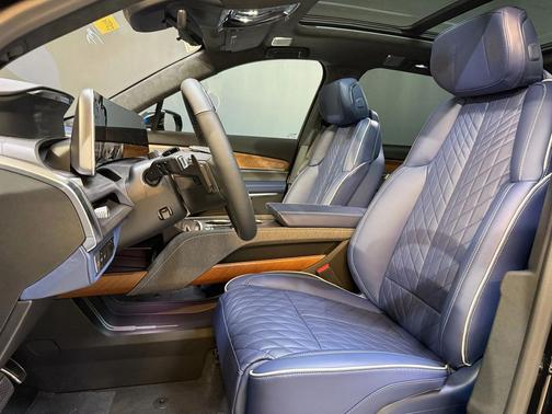 2026 Cadillac VISTIQ Premium Luxury