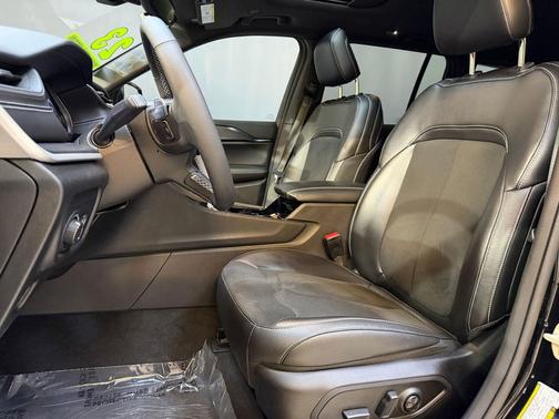 Diamond Black Crystal Pearlcoat 2023 Jeep Grand Cherokee Altitude