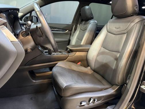 Stellar Black Metallic 2023 Cadillac XT6 Premium Luxury FWD