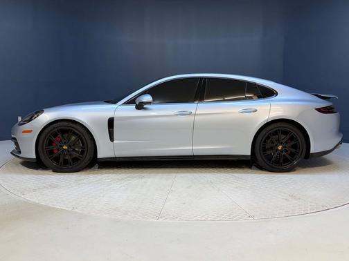 2018 Porsche Panamera 4