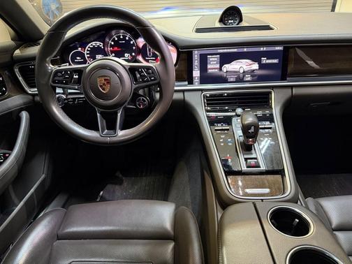 2018 Porsche Panamera 4