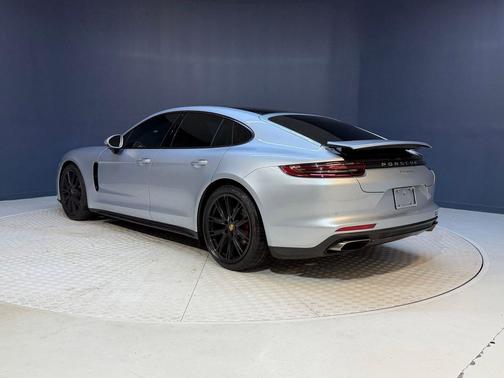2018 Porsche Panamera 4
